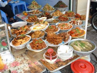 Différents plats vietnamiens et chinois
